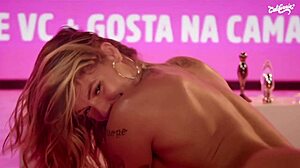 duas novinhas se masturbando com muita putaria, wow!