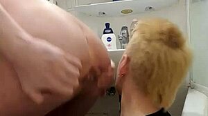 Nemecká prostitútka milfka Sandra líže rit rimmingom a tvrdým facefuckom!