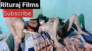 Indisk padosi bhabi giver blowjob så mundknep i doggystyle og missionary