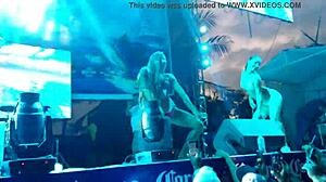 chicas calientes bailando en bikini