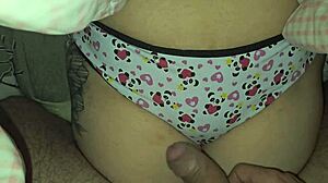 xxx enteada virgem com buceta fofa me deixa toc�-la with wet pussy licking and fingering by daddy in rough action