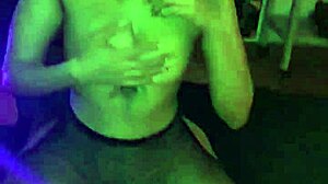 Cuando lo mamo agarro la polla como si fuese mi biberón me tomo la leche y me sabe a klim 😂🍆💦