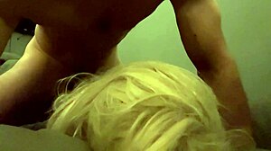 Muscular guy gets down to morning with a realistic sex doll. 💪🛏️