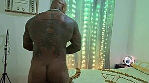 Muscular Brazilian Bodybuilder Makes Young Tattooed Girl Suck Upside Down In Homemade Video