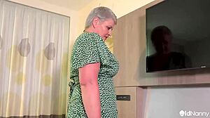 i luv curvy tattooed british mom candy's solo toy play, she's so hot with her big natural tits an' chubby body... oldnanny style!