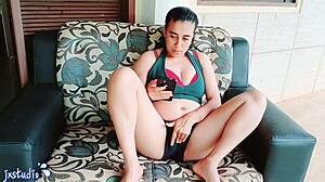 soy una mujer caliente, me encanta masturbarme con dildos enormes y sentirlos bien adentro, ¿te unes?