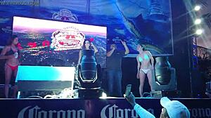 chicas calientes bailando en bikini