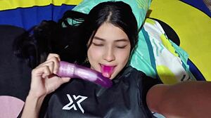 Colombiana se toca su rico pussy with big tits dildo toys panties homemade natural tits and submissive legs