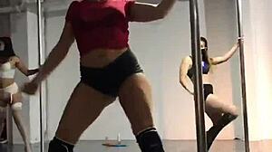 I, argenta doctorita, mess up sexy striptease on the tubo