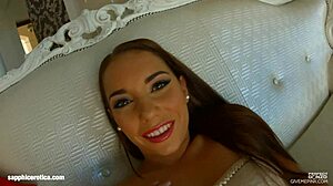 I'm using my fingers solo, Jenny Glam says on Sapphix.