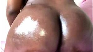 Wow, check out this fat ass with big boobs on a pregnant girl riding wildly!