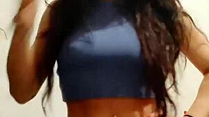 what's up with luna being all feliz y alocada with her curvy big ass?