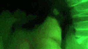 A la mamá de mi mejor amiga le encanta comerse mi verga shaved pussy oral.