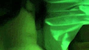 A la mamá de mi mejor amiga le encanta comerse mi verga shaved pussy oral.