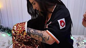 It's Christmas and I'm Giving You a Little Gift Sit Sit on My Piruzinho - Leticia Ferola!