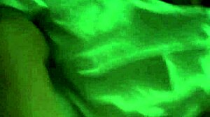 A la mamá de mi mejor amiga le encanta comerse mi verga shaved pussy oral.