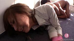 oh man, this asian babe with sexy ass and tits licks and rides in cowgirl style till cumshot orgasm 😏 free session with kaori sakura