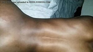 Spike Jenson vzame ogromen kurac v upognjenem doggy stilu s creampie akcijo