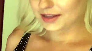 Ljubka bujna blondinka Nova Cane sesa in jezdari ogromen kurac