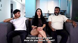 Velika rit mačeha hrepeni po pastorku Thiago Lopez in Sarah Black za tisto, česar mož ne zagotovi!