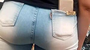 That brunette's ass looks amazing in jeans at the market 😏