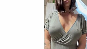 My Pussy Is Too Pretty Not To Show Off!