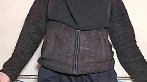 mia niqab teases with barefoot feet in hot compilation