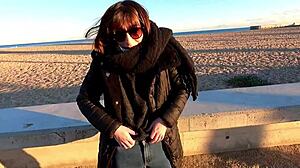 pillados haciendo el tour por barcelona a la italiana silvia soprano se calienta y me la acabo follando en el coche