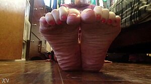 i uh... i mean aniytta on livejasmin teasing with feet fetish stuff