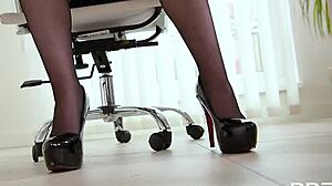 Luscious Leggy Lesbians Nicole Love & Rebecca Black Suck Toes