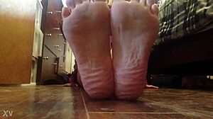 i uh... i mean aniytta on livejasmin teasing with feet fetish stuff