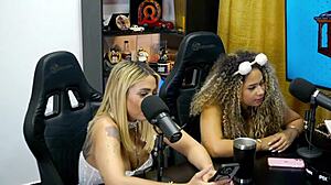 a novinha mostrou a buceta no meio do podcast tava molhadinha o barraco pegou fogo 🔥