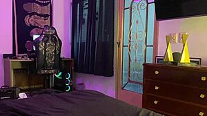 fui visitar um amigo e ACABEI GOZANDO no pau dele. tatuada latina com big natural tits e big ass em orgasm.