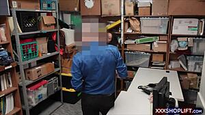 Mlada Azijatkinja Lopovica Uhvaćena Od Mall Čuvara, Pitanja I Jebanje