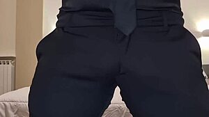 arrapato con vestito... sborrata italiana sporca gemo piscio con cazzo enorme nei panties