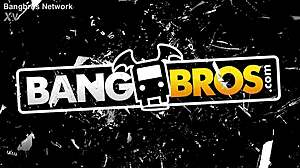 kourtney's huge shaved ass bounces wildly in public outdoor pounding!