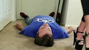 pretty shaved pussy pees anywhere wanna watch?