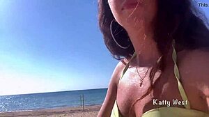 wanna see this crazy 18yo pee panties on public beach?