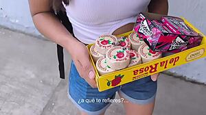 pequena vendedora ambulante folla desconocido en hotel camara oculta