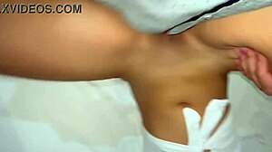 pequena vendedora ambulante folla desconocido en hotel camara oculta