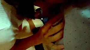 pequena vendedora ambulante folla desconocido en hotel camara oculta