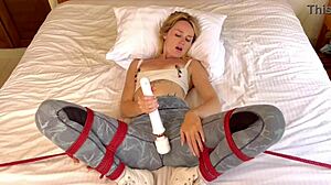 magic wand vibes thru leggings make me moan!