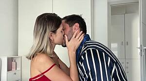 นิก มอเรโน่ เย็ดหีแฉะแรงๆ ในห้องนอนโฮมเมด