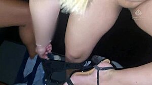 Mamei o macho em público me levou para cabine