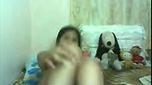 HORNY FILIPINO MILF TEASES WET PUSSY ON WEBCAM!