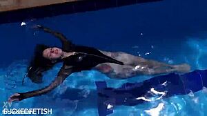 Latex-Clad Jessica Bunny Dives Underwater in Pool