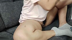 Figliastra mi masturba bocca deepthroat divano sborrata