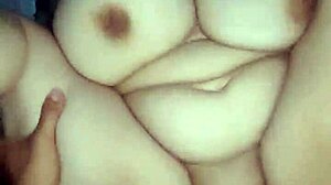 sexo duro con hermosa milf latina... tetas enormes rebotan en missionary... ugh tan chula!