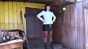 Amateur Brunette Unleashes Powerful Outdoor Piss Stream