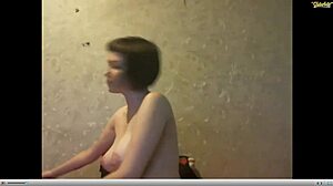 webcam babe rams dildo deep in ass shows feet